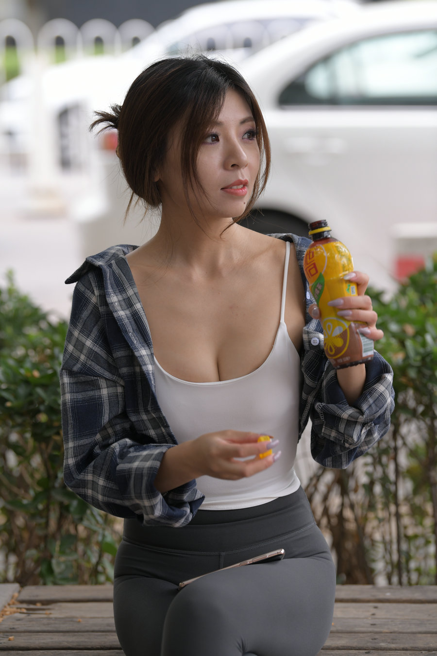 图片[1]-喝饮料的瑜伽裤女孩J2242 383P1V-17.5GB-嗨街拍