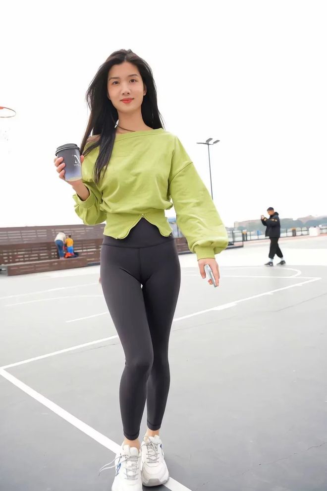 图片[1]-绿色瑜伽裤女孩很开心 J1519 1094P1V-27.6GB-嗨街拍