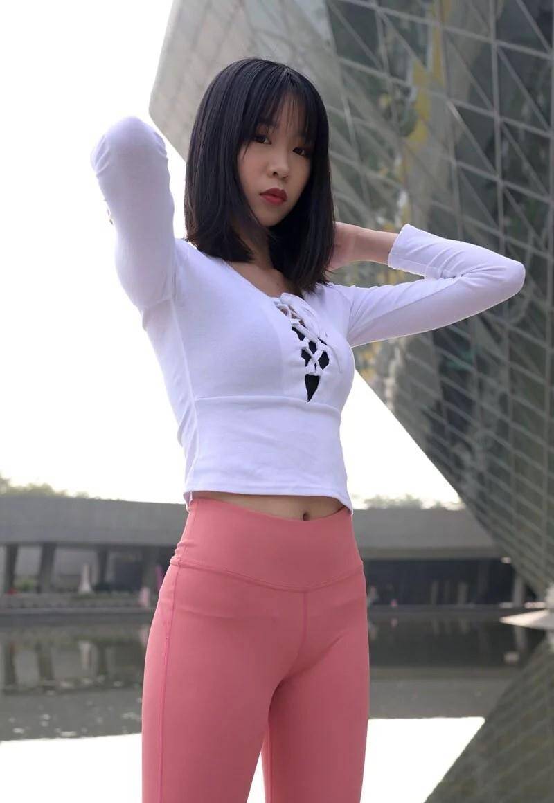 图片[1]-粉色瑜伽裤年轻女孩 J1311 417P17V-14.9GB-嗨街拍