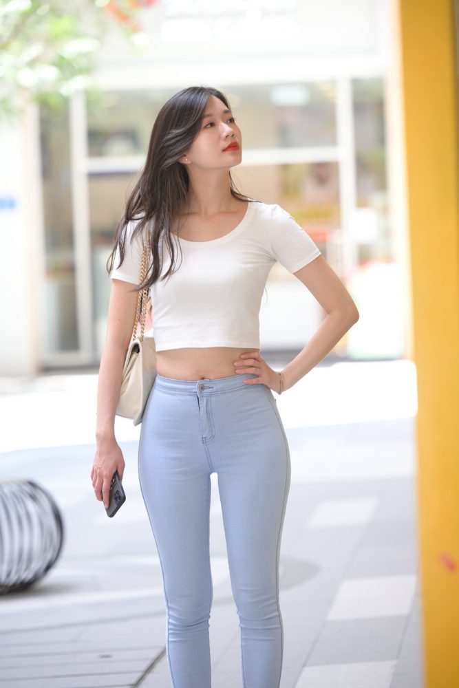 图片[2]-正在逛街的紧身牛仔裤女孩J1815 1112P1V-30.2GB-嗨街拍