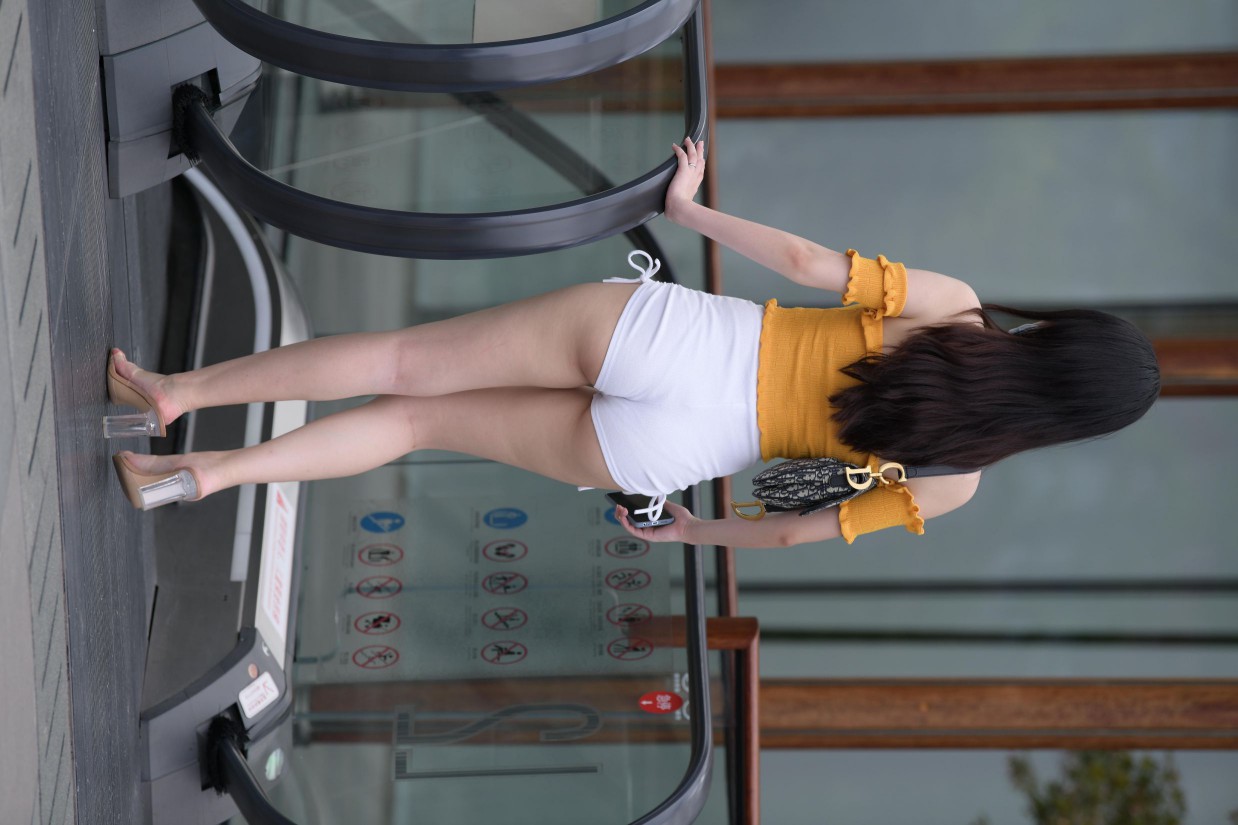 图片[3]-高腰白色短裤的漂亮女孩【767P】00065-嘿次元